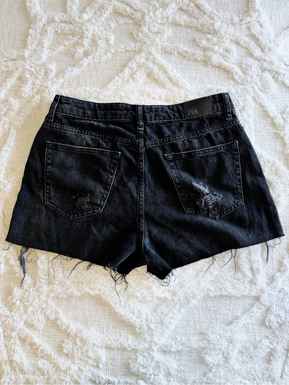Zara NWT Black Distressed Denim Moto Shorts Size 6 Raw Hem Studded Sides